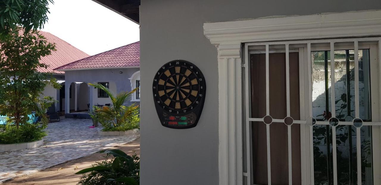 The Bb'S Apartment Brusubi ภายนอก รูปภาพ